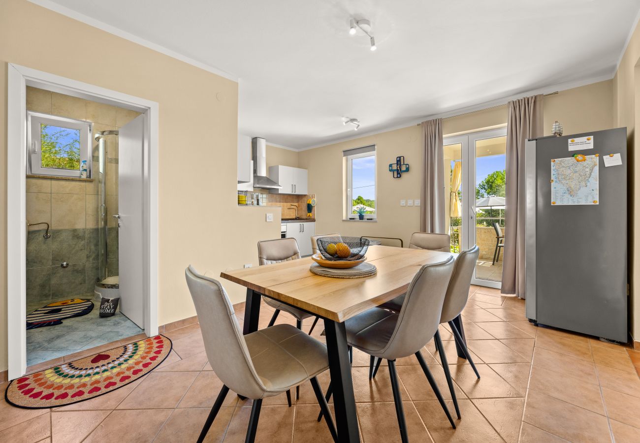 Villa a Vodnjan - Majmajola Garden Villa for 14 persons near Pula with kids playground, sauna & large garden