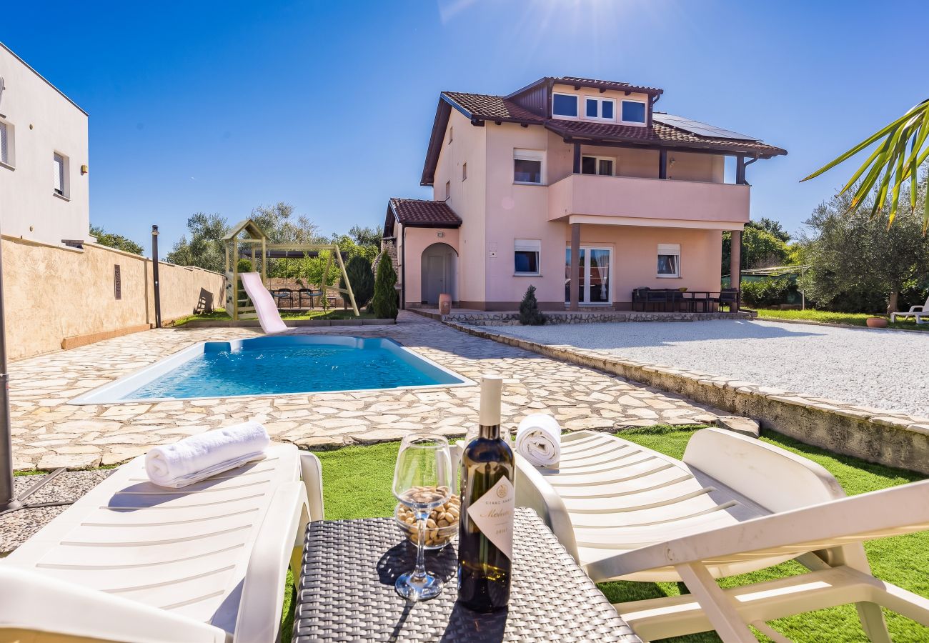 Villa a Peroj - Villa Almare for 10 persons near Fažana with private pool, sea view, kids playground & 900 meters from beach