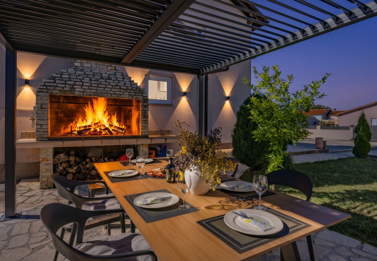 Villa a Peroj - Villa Almare for 10 persons near Fažana with private pool, sea view, kids playground & 900 meters from beach