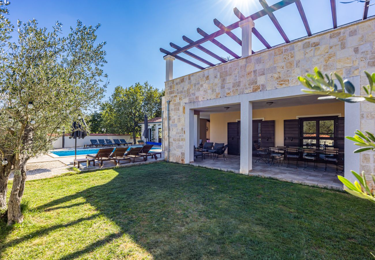 Villa in Sveti Kirin - Villa Cirka in Central Istria for 12+2 persons with a 36 m2 heated pool, gaming & activities for kids and adults