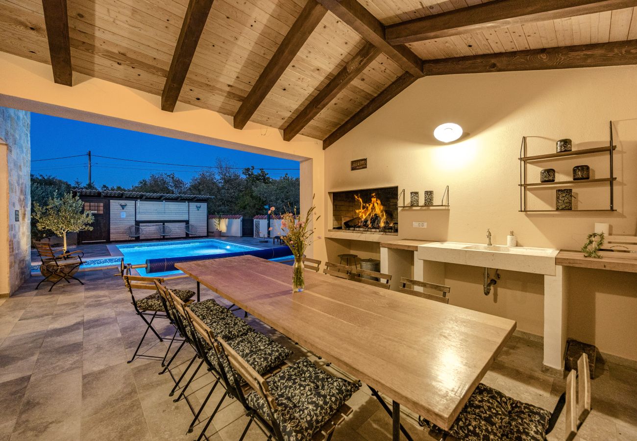 Villa in Sveti Kirin - Villa Cirka in Central Istria for 12+2 persons with a 36 m2 heated pool, gaming & activities for kids and adults