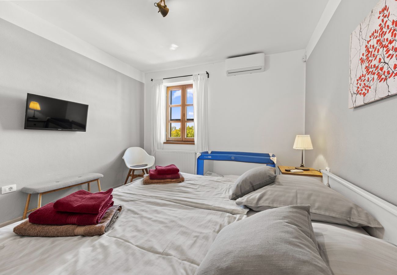 Villa in Sveti Kirin - Villa Cirka in Central Istria for 12+2 persons with a 36 m2 heated pool, gaming & activities for kids and adults