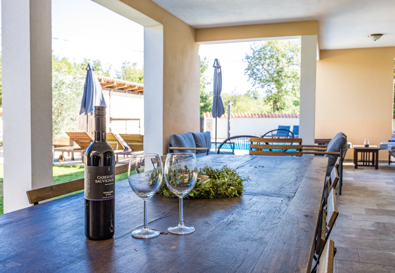 Villa in Sveti Kirin - Villa Cirka in Central Istria for 12+2 persons with a 36 m2 heated pool, gaming & activities for kids and adults