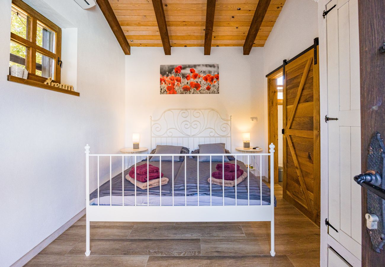 Villa in Sveti Kirin - Villa Cirka in Central Istria for 12+2 persons with a 36 m2 heated pool, gaming & activities for kids and adults