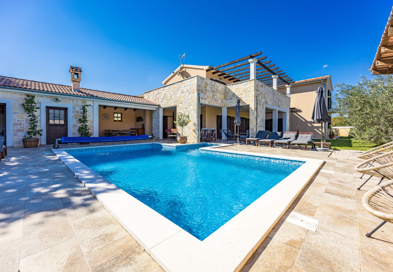 Villa in Sveti Kirin - Villa Cirka in Central Istria for 12+2 persons with a 36 m2 heated pool, gaming & activities for kids and adults