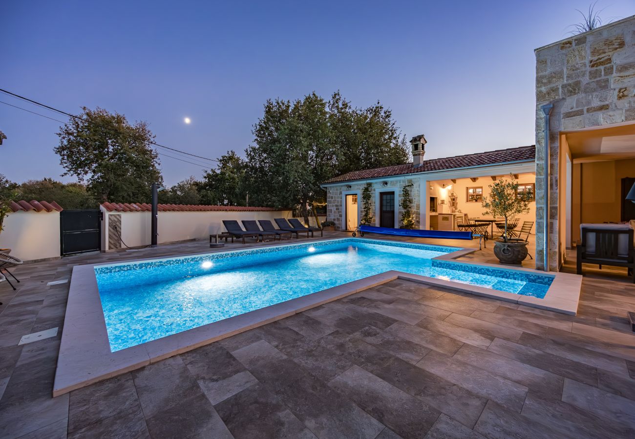 Villa in Sveti Kirin - Villa Cirka in Central Istria for 12+2 persons with a 36 m2 heated pool, gaming & activities for kids and adults