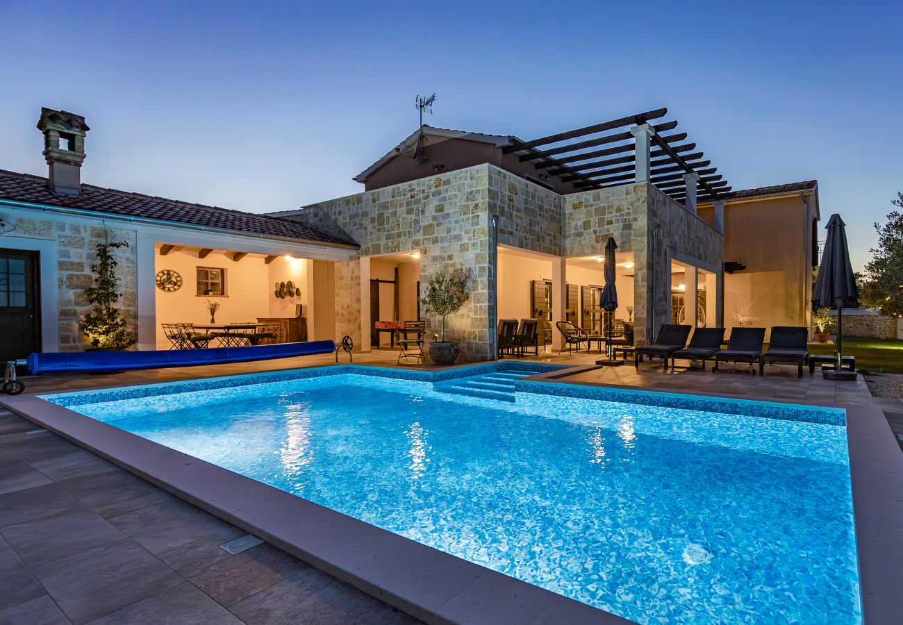 Villa in Sveti Kirin - Villa Cirka in Central Istria for 12+2 persons with a 36 m2 heated pool, gaming & activities for kids and adults