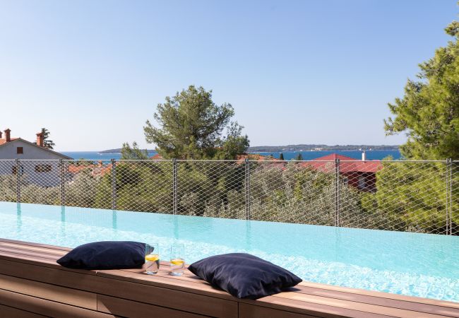 Villa in Fažana - Casa Arbor Blanco in Fažana with heated pool, sauna & sea view only 500 meters from the beach 