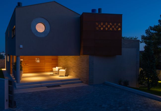 Villa in Fažana - Casa Arbor Blanco in Fažana with heated pool, sauna & sea view only 500 meters from the beach 