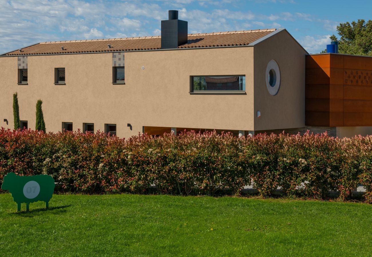 Villa in Fažana - Casa Arbor Blanco in Fažana with heated pool, sauna & sea view only 500 meters from the beach 