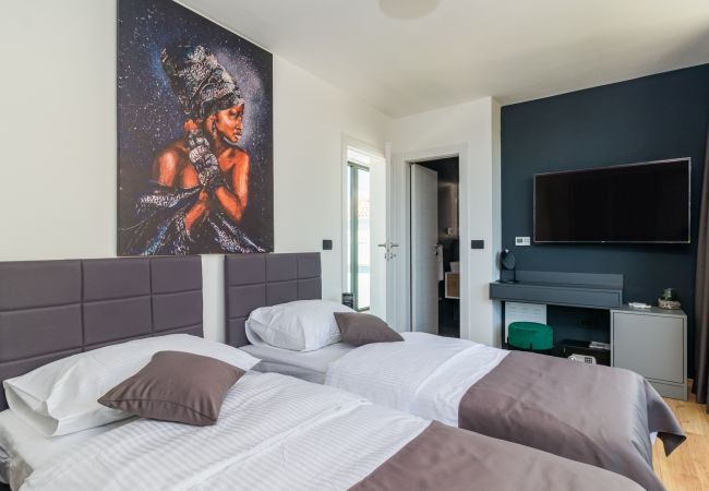 Villa in Medulin - Villa Miaa newly built modern villa in Medulin for 9 people with heated swimming pool & jacuzzi Villa in Medulin - Villa Miaa newly built modern villa in Medulin for 9 people with heated swimming pool & jacuzzi