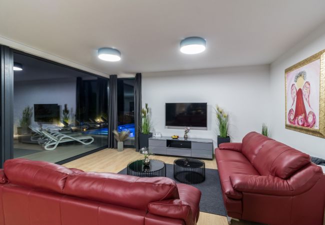 Villa in Medulin - Villa Miaa newly built modern villa in Medulin for 9 people with heated swimming pool & jacuzzi Villa in Medulin - Villa Miaa newly built modern villa in Medulin for 9 people with heated swimming pool & jacuzzi