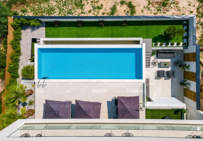 Villa in Medulin - Luxury TABOO Villa & Spa in Medulin for 8 people with heated pool / wellness & sea view 