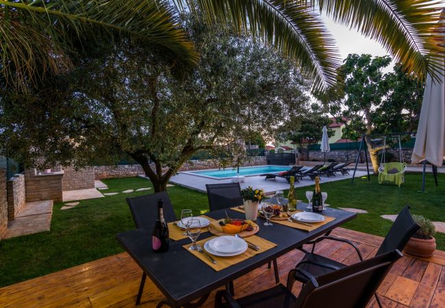 Villa in Galižana - Villa Pietra for 6 people near Fažana with sea view - children playground & pet friendly Villa in Galižana - Villa Pietra for 6 people near Fažana with sea view - children playground & pet friendly