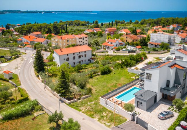 Villa in Fažana - Villa Bellatrix in Fažana with beach front and sea view
