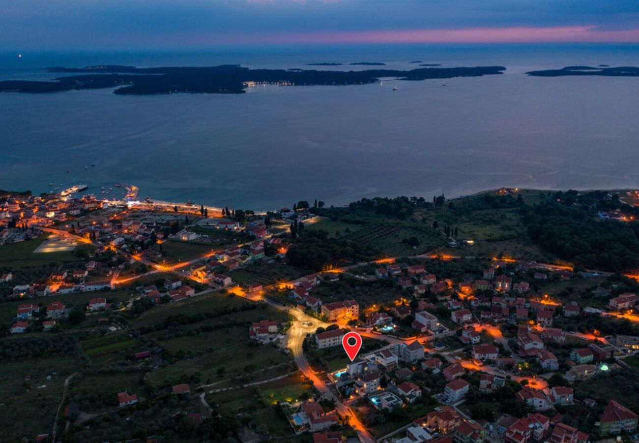 Villa in Fažana - Villa Bellatrix in Fažana with beach front and sea view