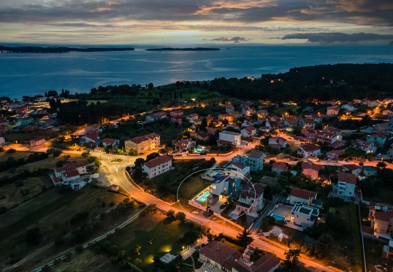 Villa in Fažana - Villa Bellatrix in Fažana with beach front and sea view