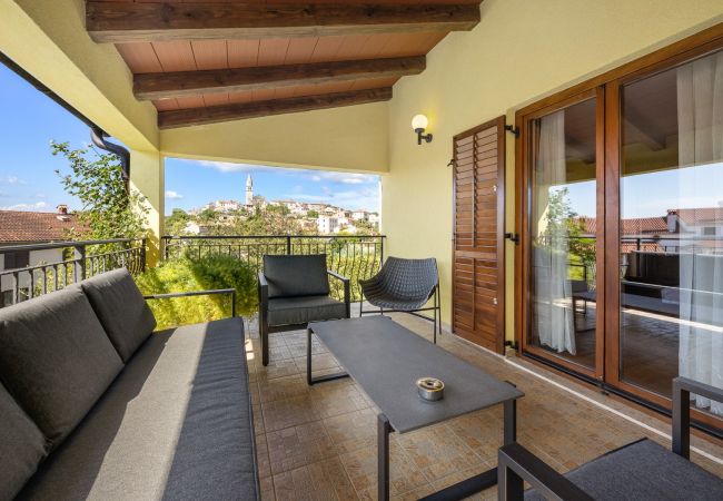 Villa in Višnjan - Villa Bucks near Poreč for 20 persons with Sea View, Whirlpool, Sauna & Fitness Villa in Višnjan - Villa Bucks near Poreč for 20 persons with Sea View, Whirlpool, Sauna & Fitness