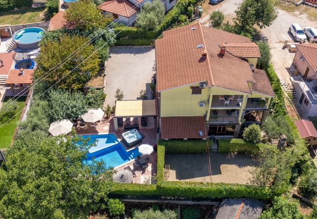 Villa in Višnjan - Villa Bucks near Poreč for 20 persons with Sea View, Whirlpool, Sauna & Fitness Villa in Višnjan - Villa Bucks near Poreč for 20 persons with Sea View, Whirlpool, Sauna & Fitness