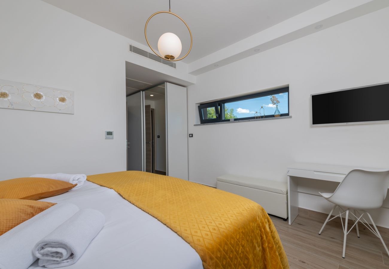 Villa in Sveta Nedelja - Luxury Villa Callista near Labin with kids playground, fitness and heated pool
