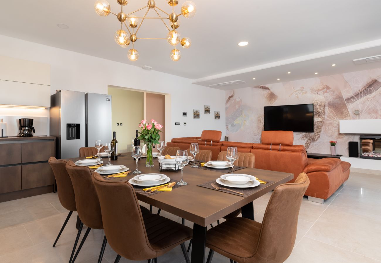 Villa in Sveta Nedelja - Luxury Villa Callista near Labin with kids playground, fitness and heated pool