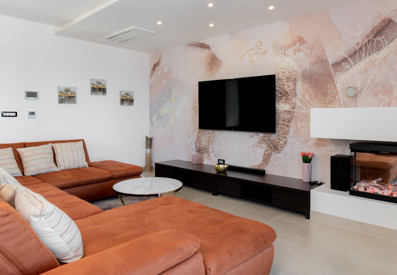 Villa in Sveta Nedelja - Luxury Villa Callista near Labin with kids playground, fitness and heated pool