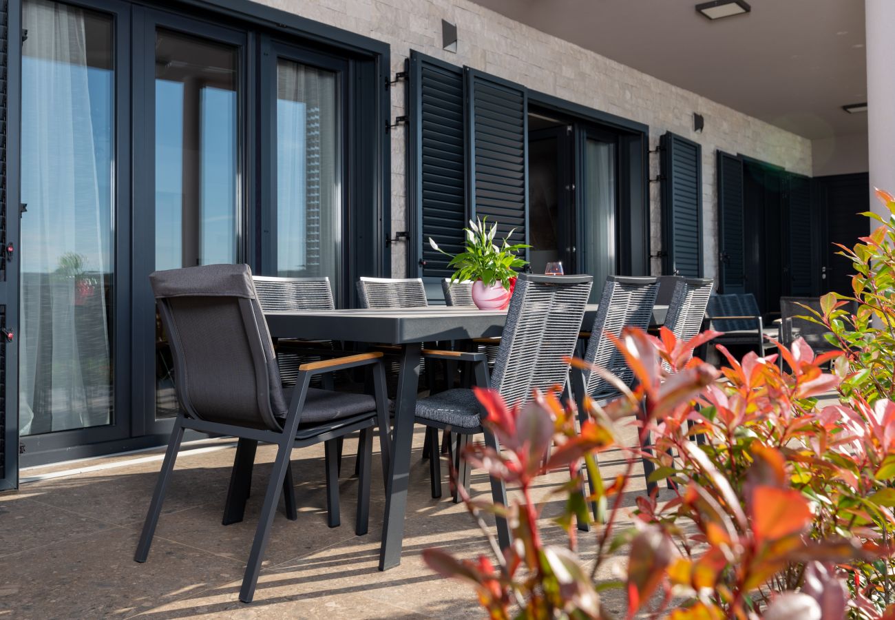 Villa in Sveta Nedelja - Luxury Villa Callista near Labin with kids playground, fitness and heated pool