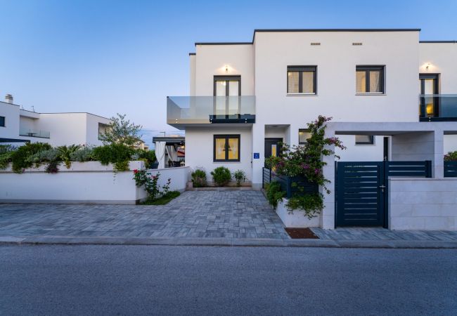 Villa in Vodice - Villa Essenza Rossa in Vodice only 650 meters from the beach Villa in Vodice - Villa Essenza Rossa in Vodice only 650 meters from the beach