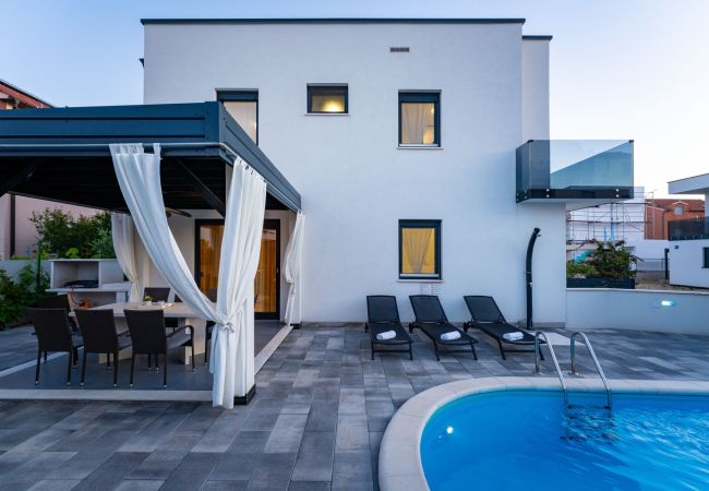 Villa in Vodice - Villa Essenza Rossa in Vodice only 650 meters from the beach Villa in Vodice - Villa Essenza Rossa in Vodice only 650 meters from the beach