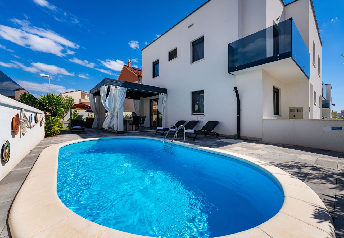 Villa in Vodice - Villa Essenza Rossa in Vodice only 650 meters from the beach