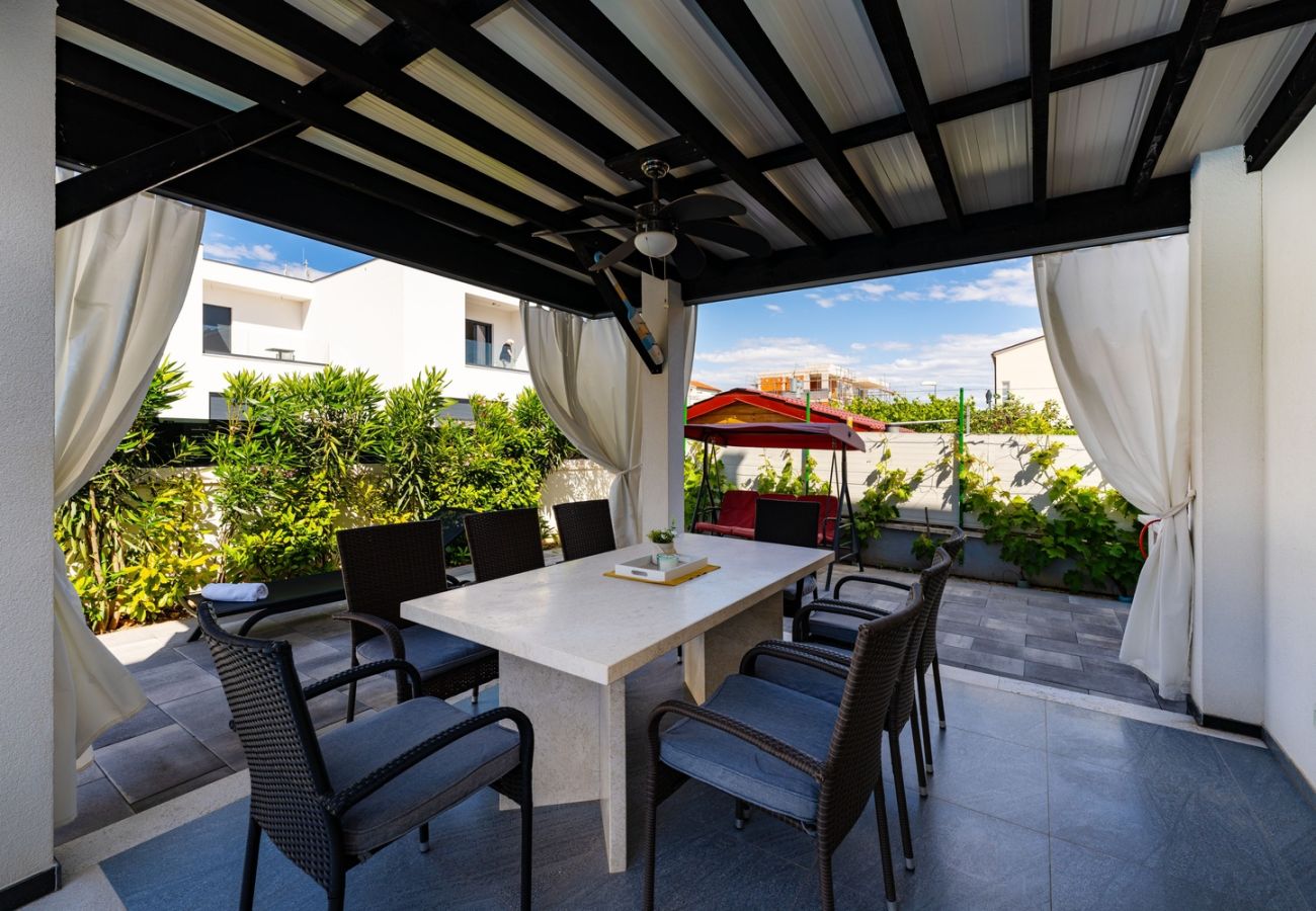 Villa in Vodice - Villa Essenza Rossa in Vodice only 650 meters from the beach