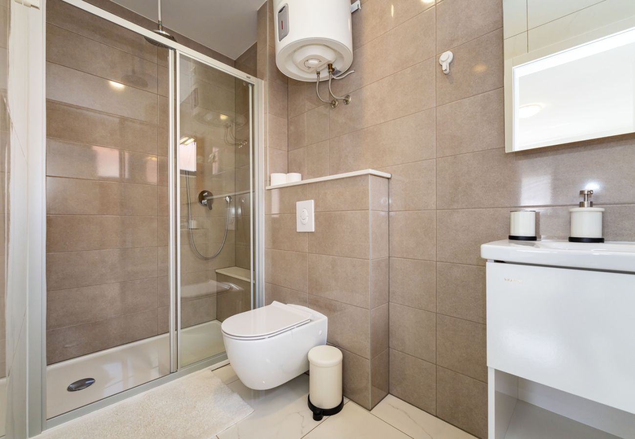 Villa in Vodice - Villa Essenza Rossa in Vodice only 650 meters from the beach