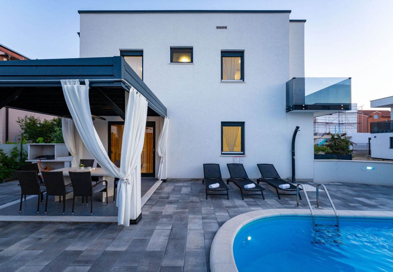 Villa in Vodice - Villa Essenza Rossa in Vodice only 650 meters from the beach