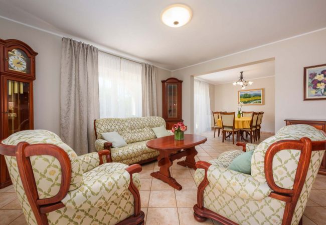 Villa in Micetici - Villa Eufemia near Poreč with large garden and outdoor playground for kids Villa in Micetici - Villa Eufemia near Poreč with large garden and outdoor playground for kids