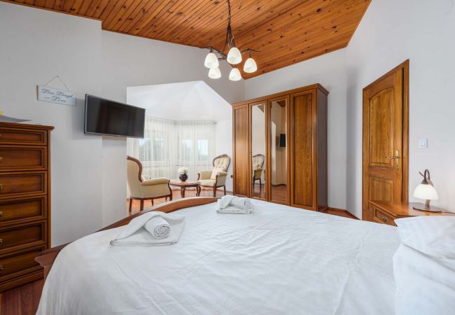 Villa in Micetici - Villa Eufemia near Poreč with large garden and outdoor playground for kids Villa in Micetici - Villa Eufemia near Poreč with large garden and outdoor playground for kids