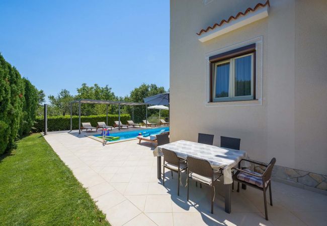 Villa in Micetici - Villa Eufemia near Poreč with large garden and outdoor playground for kids Villa in Micetici - Villa Eufemia near Poreč with large garden and outdoor playground for kids