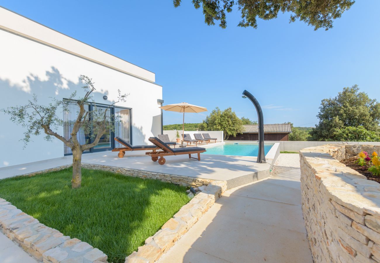 Villa in Vintijan - Villa Hana near Pula with private 32 m2 pool & only 2 km from the beach