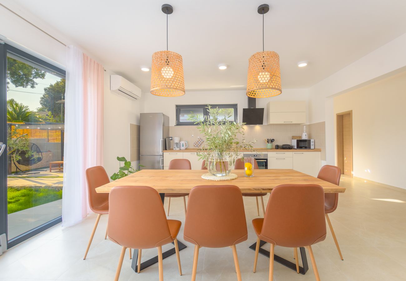 Villa in Vintijan - Villa Hana near Pula with private 32 m2 pool & only 2 km from the beach