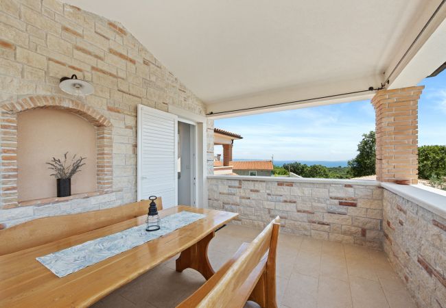 Villa in Peruški - Villa Javor near Pula only 1 km from the beach with sea view and heated pool Villa in Peruški - Villa Javor near Pula only 1 km from the beach with sea view and heated pool
