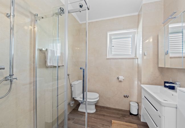 Villa in Peruški - Villa Javor near Pula only 1 km from the beach with sea view and heated pool Villa in Peruški - Villa Javor near Pula only 1 km from the beach with sea view and heated pool