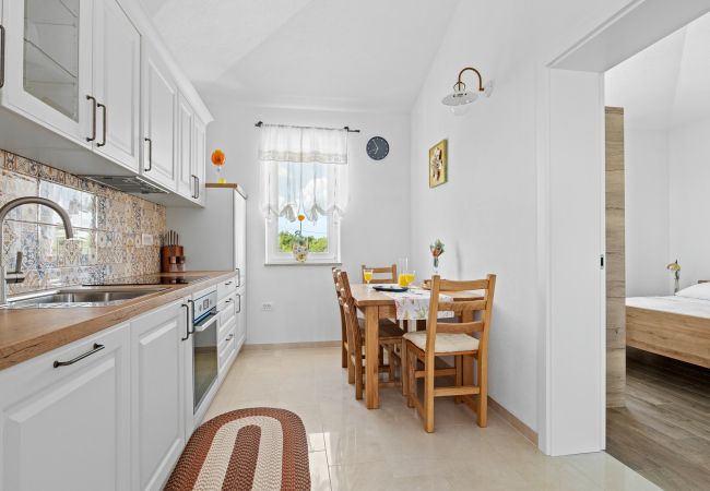 Villa in Peruški - Villa Javor near Pula only 1 km from the beach with sea view and heated pool Villa in Peruški - Villa Javor near Pula only 1 km from the beach with sea view and heated pool