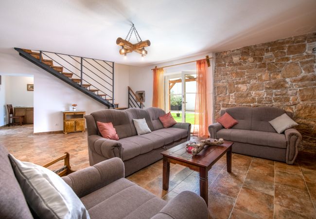 Villa in Peruški - Villa Katja near Pula with whirlpool only 3 km from the beach Villa in Peruški - Villa Katja near Pula with whirlpool only 3 km from the beach