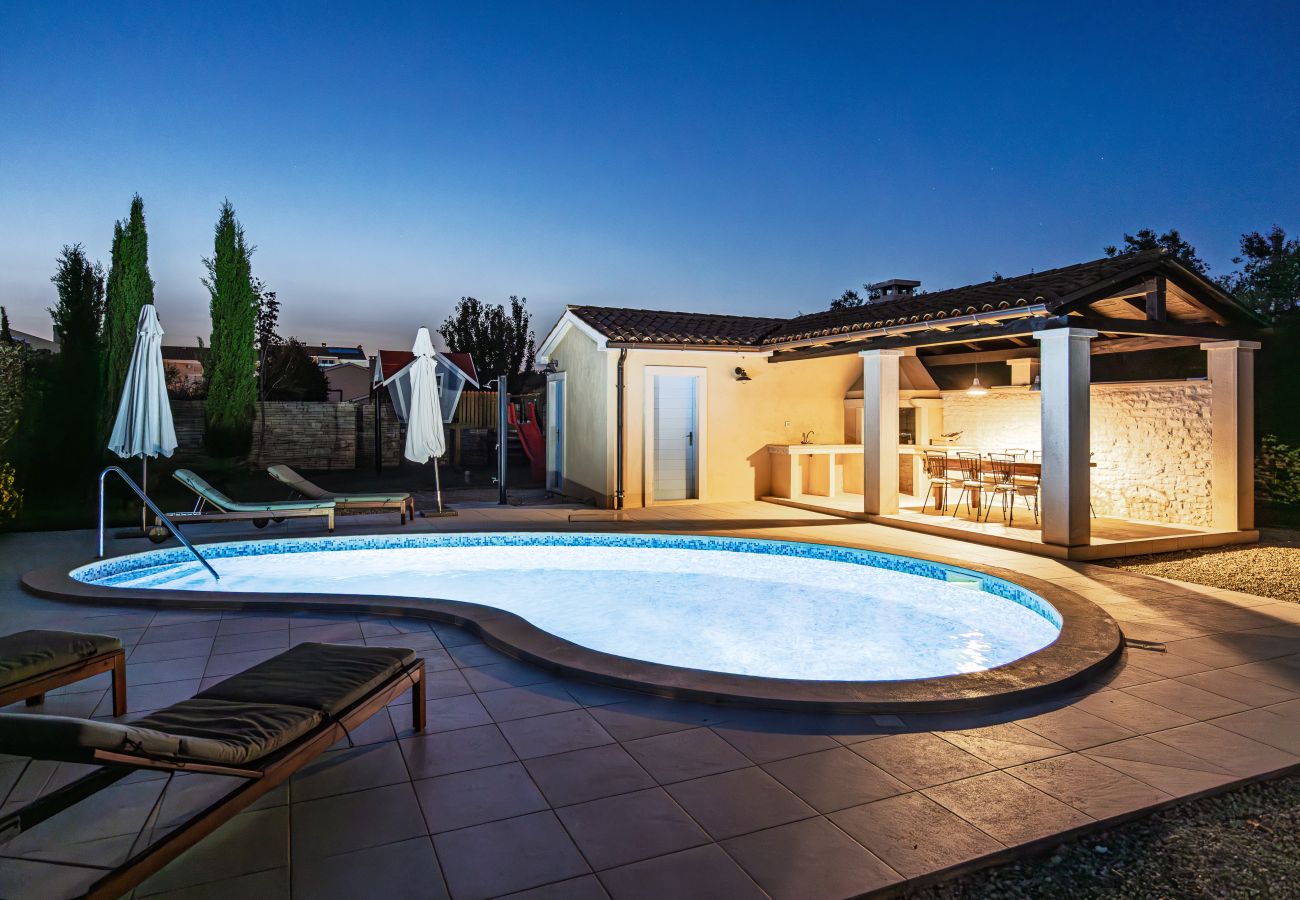 Villa in Fažana - Villa Luka in Fažana with pool & playground only 600 meter from the beach 