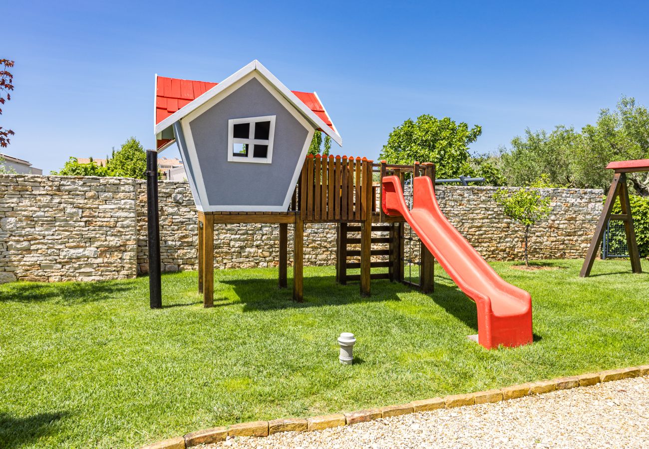 Villa in Fažana - Villa Luka in Fažana with pool & playground only 600 meter from the beach 