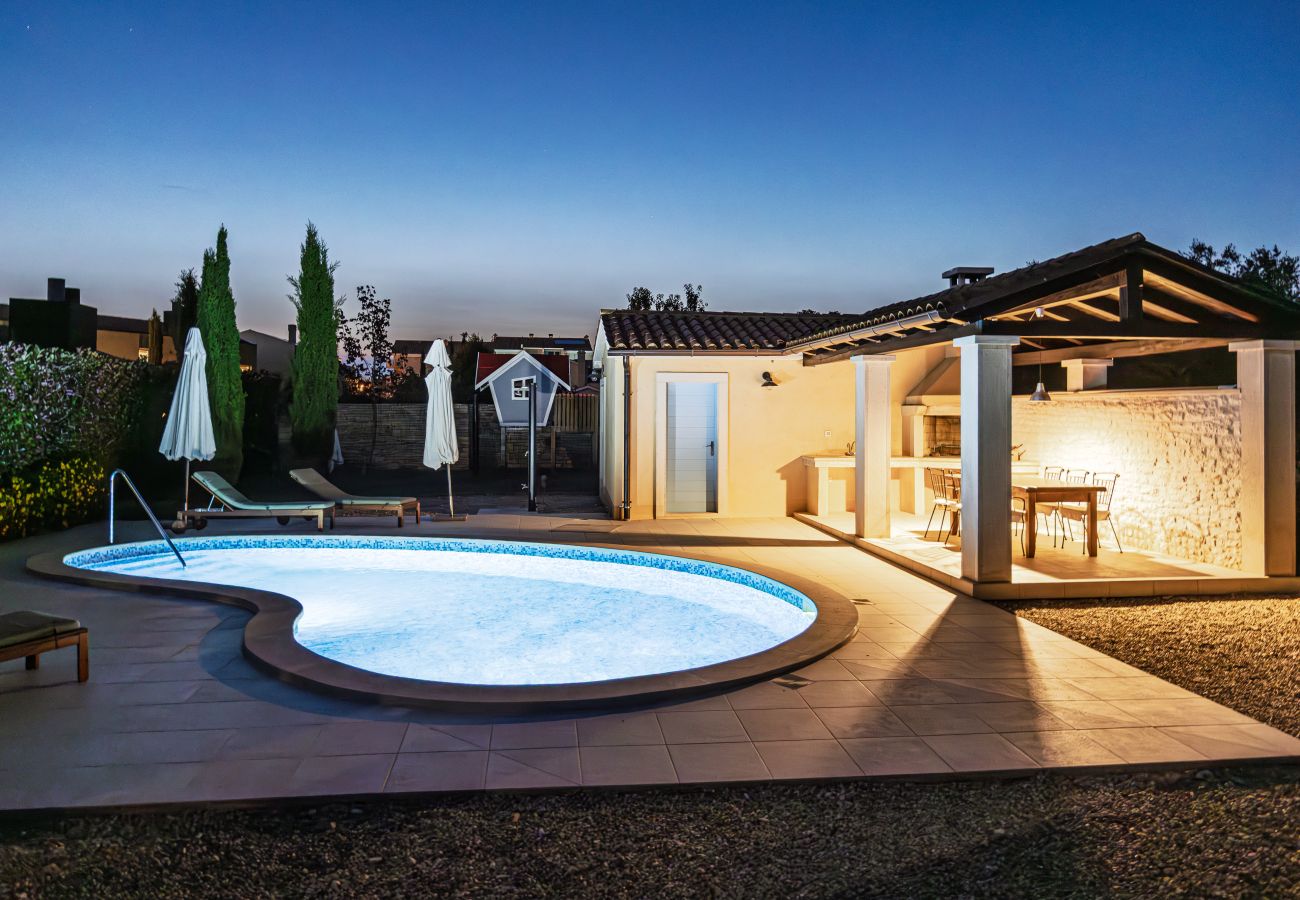 Villa in Fažana - Villa Luka in Fažana with pool & playground only 600 meter from the beach 