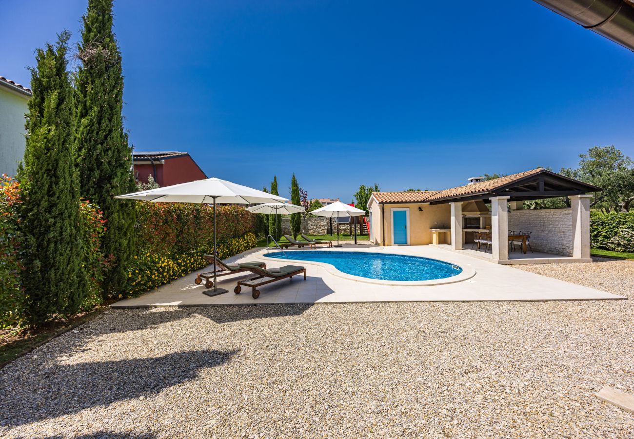 Villa in Fažana - Villa Luka in Fažana with pool & playground only 600 meter from the beach 