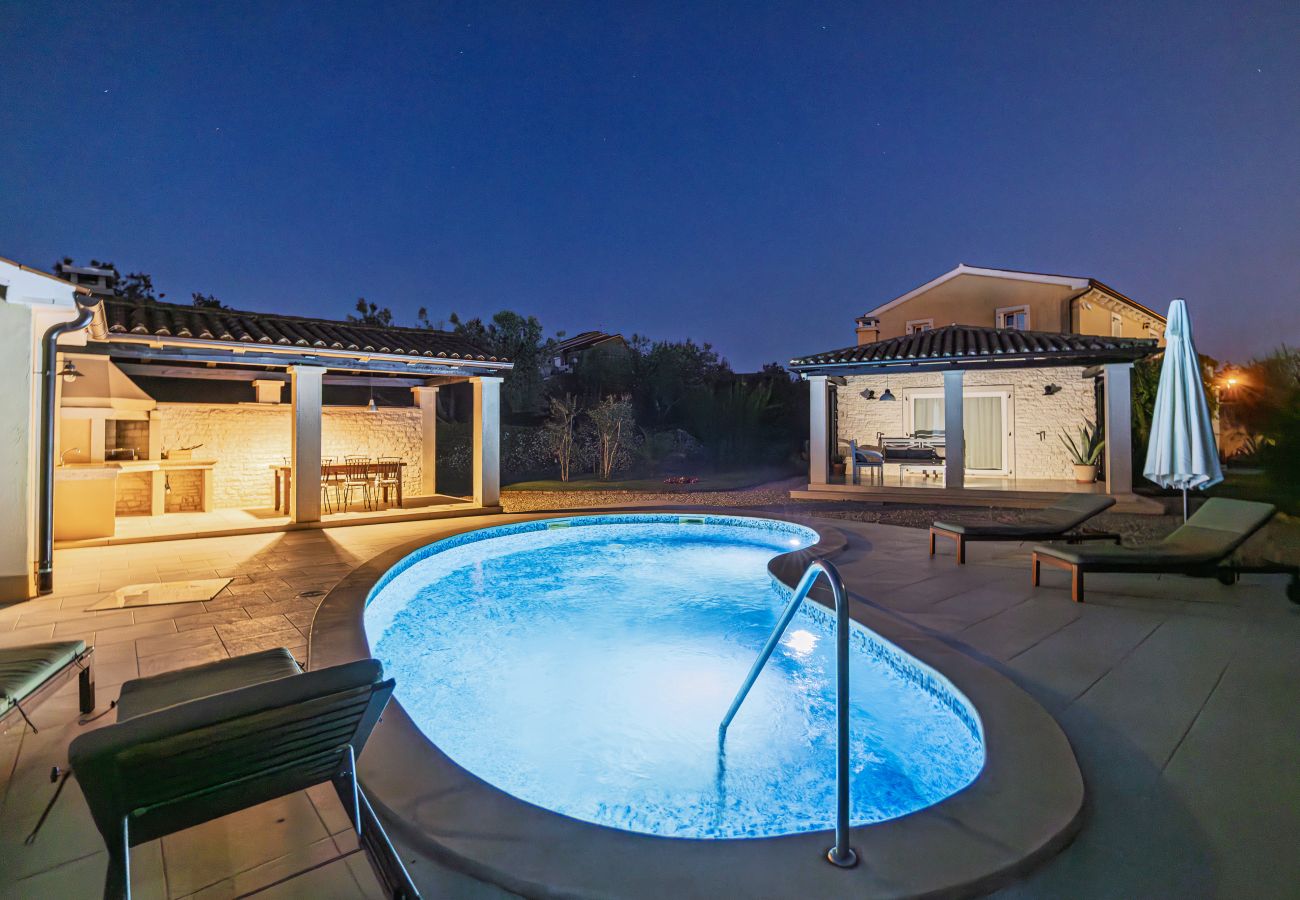 Villa in Fažana - Villa Luka in Fažana with pool & playground only 600 meter from the beach 
