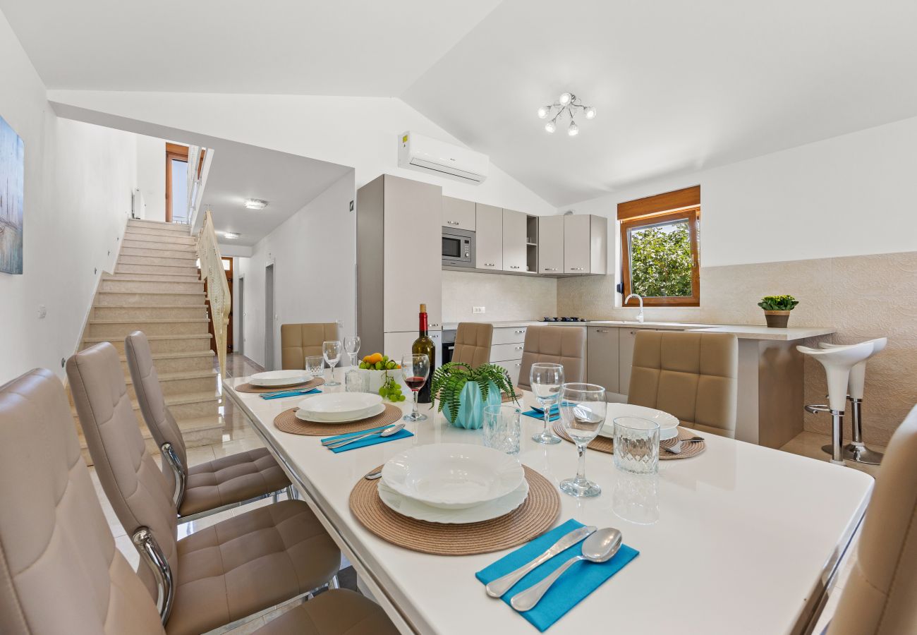 Villa in Ližnjan - Villa Markulin near Medulin for 8 people only 2km from the beach - pet friendly