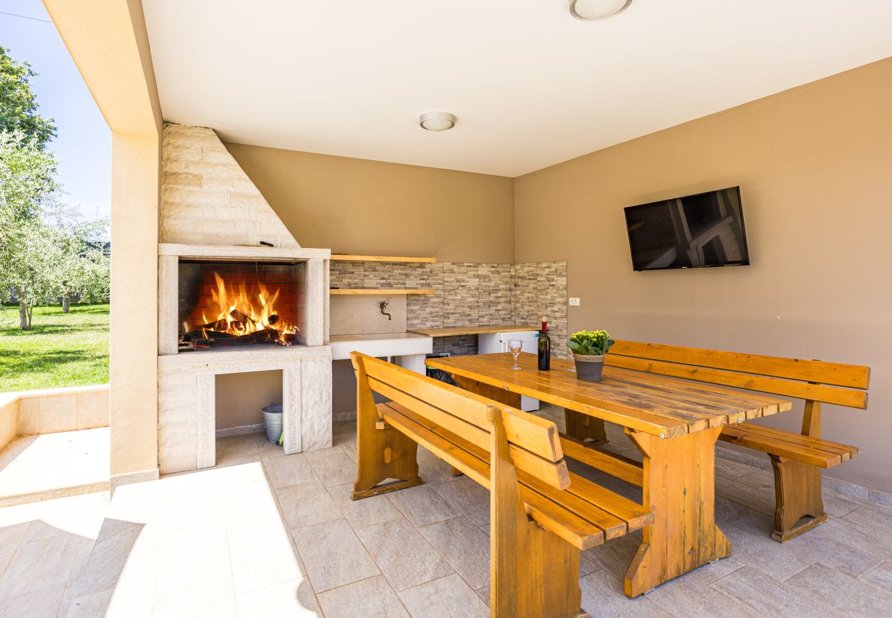 Villa in Ližnjan - Villa Markulin near Medulin for 8 people only 2km from the beach - pet friendly