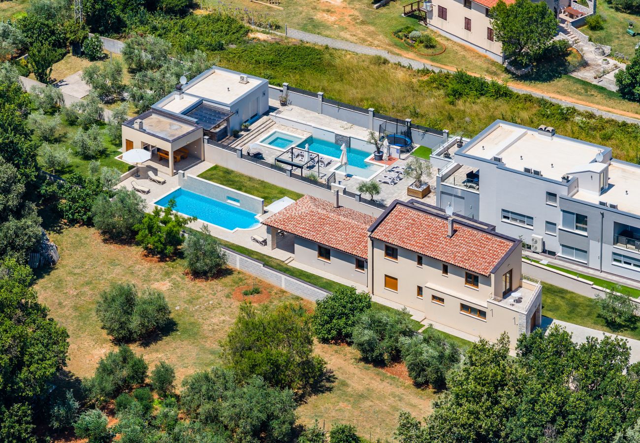 Villa in Ližnjan - Villa Markulin near Medulin for 8 people only 2km from the beach - pet friendly